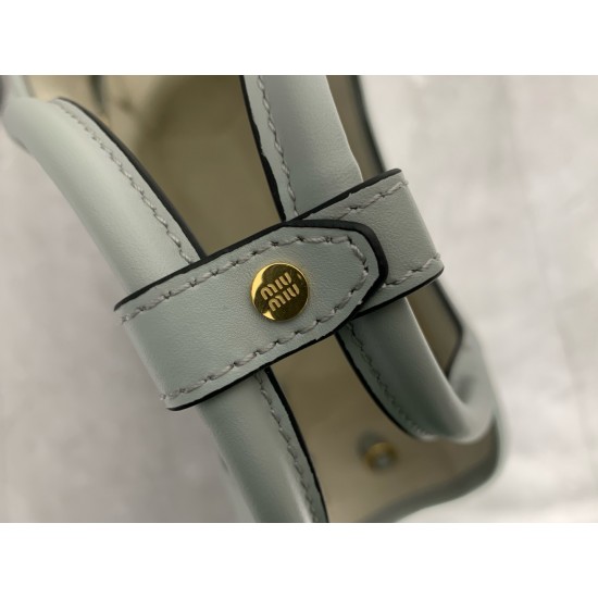 P780M288 new online M family IVY basket handbags simple lines urban style and fine cowhide leather is the key to this new IVY handbags using sophisticated design embellished with letters logo highlights the classic tone of this handbag is the most special