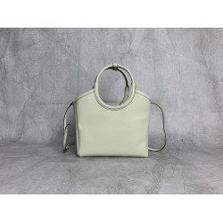 P780M288 new online M family IVY basket handbags simple lines urban style and fine cowhide leather is the key to this new IVY handbags using sophisticated design embellished with letters logo highlights the classic style of this handbag is the most specia