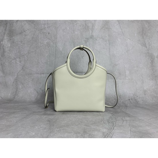 P780M288 new online M family IVY basket handbags simple lines urban style and fine cowhide leather is the key to this new IVY handbags using sophisticated design embellished with letters logo highlights the classic style of this handbag is the most specia