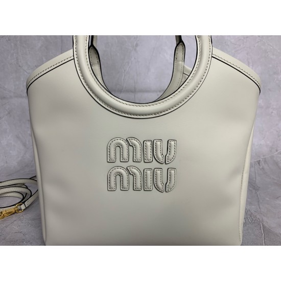 P780M288 new online M family IVY basket handbags simple lines urban style and fine cowhide leather is the key to this new IVY handbags using sophisticated design embellished with letters logo highlights the classic style of this handbag is the most specia