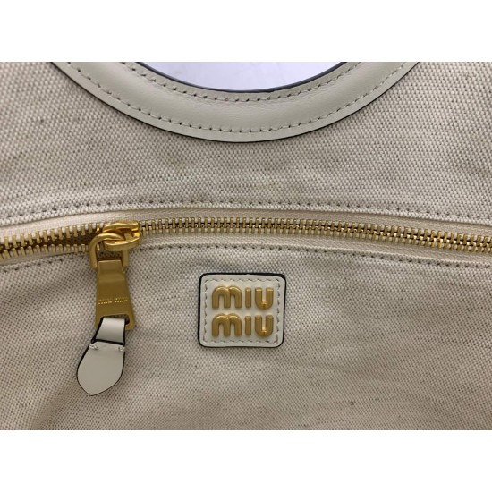 P780M288 new online M family IVY basket handbags simple lines urban style and fine cowhide leather is the key to this new IVY handbags using sophisticated design embellished with letters logo highlights the classic style of this handbag is the most specia