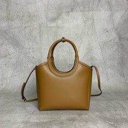 P780M288 new on-line M family IVY basket handbags simple lines urban style and fine cowhide leather is the key to this new IVY handbags using sophisticated design embellished with letters logo highlights the classic tone of this handbag is the most specia