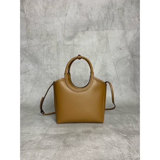 P780M288 new on-line M family IVY basket handbags simple lines urban style and fine cowhide leather is the key to this new IVY handbags using sophisticated design embellished with letters logo highlights the classic tone of this handbag is the most specia