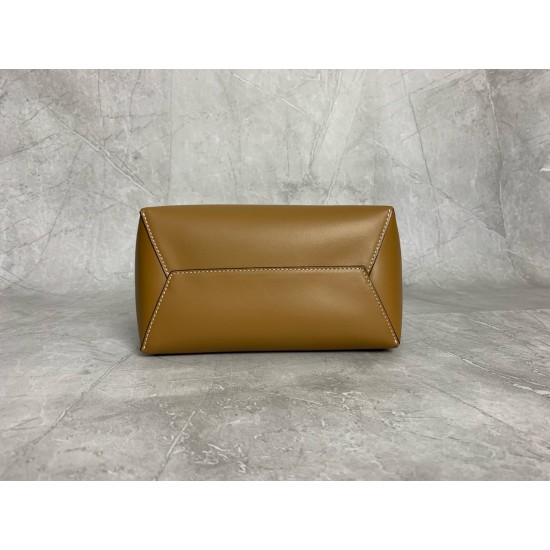 P780M288 new on-line M family IVY basket handbags simple lines urban style and fine cowhide leather is the key to this new IVY handbags using sophisticated design embellished with letters logo highlights the classic tone of this handbag is the most specia