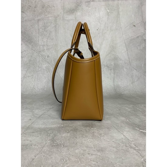 P780M288 new on-line M family IVY basket handbags simple lines urban style and fine cowhide leather is the key to this new IVY handbags using sophisticated design embellished with letters logo highlights the classic tone of this handbag is the most specia
