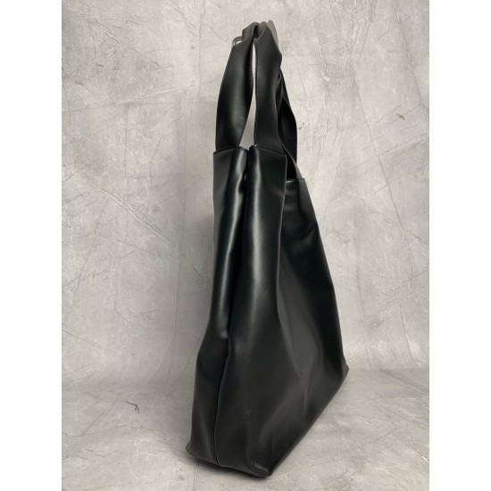 P8305BC119MiuMiu new big hobo models this year's super big tote using imported calfskin leather smooth delicate soft lining ReNylon recycled nylon lining this bag is cool fusion of men's and women's elements casual lazy natural spontaneity full of persona