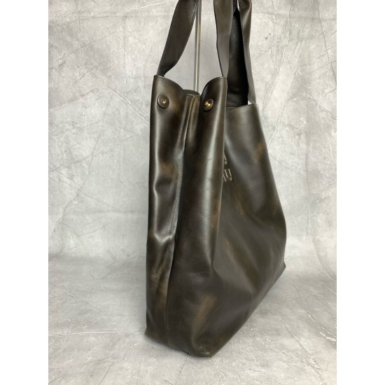 P8305BC119 retro color MiuMiu new big hobo models this year's super big tote imported calfskin leather smooth delicate soft lining ReNylon recycled nylon lining this bag is cool fusion of men's and women's elements of casual laziness natural spontaneity f