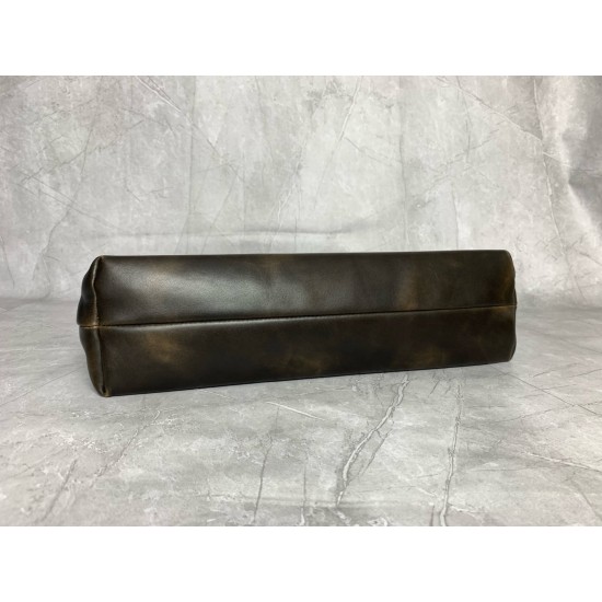 P8305BC119 retro color MiuMiu new big hobo models this year's super big tote imported calfskin leather smooth delicate soft lining ReNylon recycled nylon lining this bag is cool fusion of men's and women's elements of casual laziness natural spontaneity f