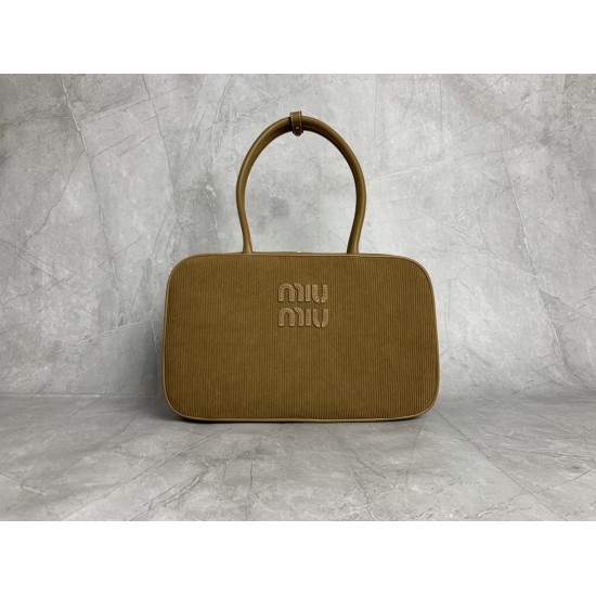p8005BB117 Cinnamon Brown MiuMiu new corduroy briefcase fashion and classic fusion of sophisticated casual lazy corduroy fabric with calfskin leather texture is soft and durable than the all-leather model is lighter and more versatile color both appearanc