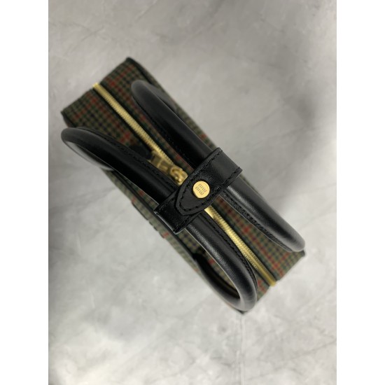 p8005BB117 Plaid green MiuMiu new birdcage briefcase a complete blend of fashion and classic the next big hit is it wool fabric with calfskin leather texture is soft and durable than the all-leather model is lighter and more versatile color both appearanc