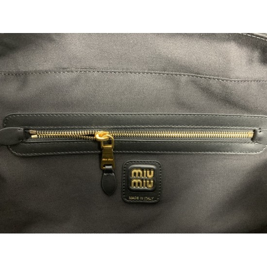 p8005BB117 Plaid green MiuMiu new birdcage briefcase a complete blend of fashion and classic the next big hit is it wool fabric with calfskin leather texture is soft and durable than the all-leather model is lighter and more versatile color both appearanc