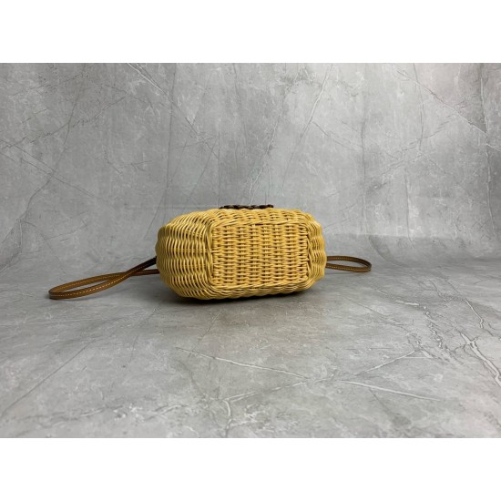 P6505BC125miumiu summer rustic resort style woven vegetable blue sub bag front hand-stitched leather logo label inside a card compartment with a long leather shoulder strap shoulder hand carry can be capacity is very cell phone tissue powder lipstick can 