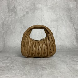 p6105BP078 caramel MiuMiu new mini MiuWander handbags imported lambskin classic brand iconic Matelasse texture embroidery vintage frosted hardware use of round lone curve retains the playful sense of the bag type overall stiff and shaped full of personali