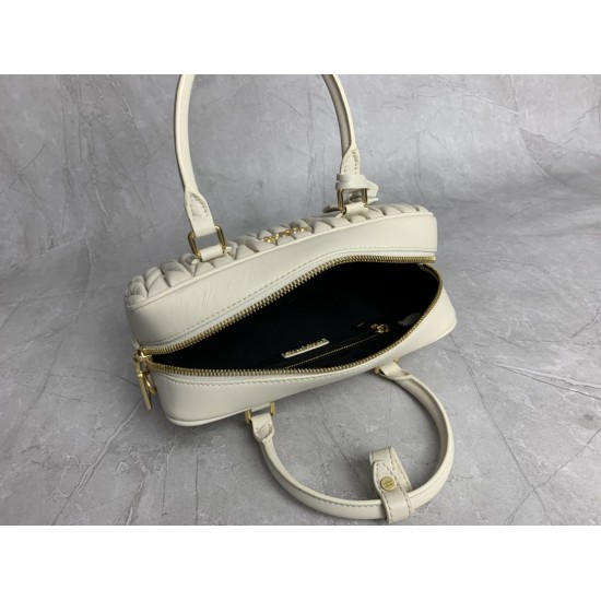 p9205BB124 M new large 5BB124MiuMiu new too pretty bowling handbags imported lambskin classic brand iconic Matelasse texture embroidery retro frosted hardware to retain the due sense of playfulness the bag type overall stiff and shaped full of personality