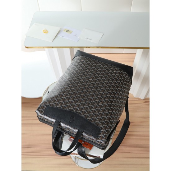 Premium quality Original P750Cisalpin shoulder bag is a reissue of the iconic Alpin backpack Designed for the urban explorer, this bag features a structured zipper closure system that ensures a spacious opening for accessing personal items Hand-held for e