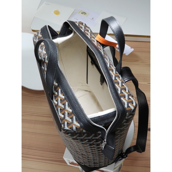 Premium quality Original P750Cisalpin shoulder bag is a reissue of the iconic Alpin backpack Designed for the urban explorer, this bag features a structured zipper closure system that ensures a spacious opening for accessing personal items Hand-held for e