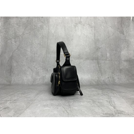 P8805BC146 black M this year's most special style biker bag using top imported lambskin leather soft cotton satin lining multi-pocket design blurring the boundaries of functionality and decorative personality distinctive can manage a variety of styles can