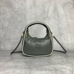 P7005BC125 stone cement gray with white MiuMi new MiuWander handbags new bold color scheme using the top imported calfskin leather vintage frosted hardware using the round lonely curve retains the playful sense of expression of sports elegance style and c