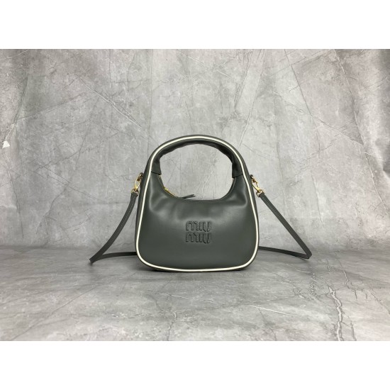 P7005BC125 stone cement gray with white MiuMi new MiuWander handbags new bold color scheme using the top imported calfskin leather vintage frosted hardware using the round lonely curve retains the playful sense of expression of sports elegance style and c