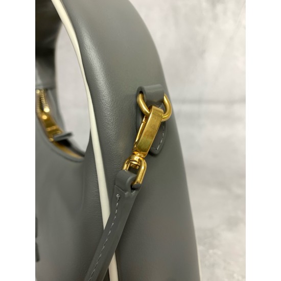 P7005BC125 stone cement gray with white MiuMi new MiuWander handbags new bold color scheme using the top imported calfskin leather vintage frosted hardware using the round lonely curve retains the playful sense of expression of sports elegance style and c