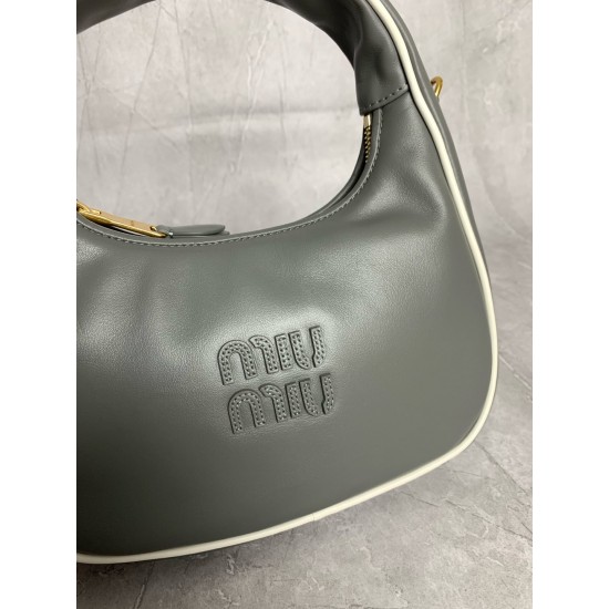 P7005BC125 stone cement gray with white MiuMi new MiuWander handbags new bold color scheme using the top imported calfskin leather vintage frosted hardware using the round lonely curve retains the playful sense of expression of sports elegance style and c