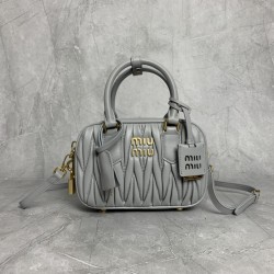 p8805BB123 gray blue M new too pretty bowling handbags imported lambskin classic brand iconic Matelasse texture embroidery vintage frosted hardware to retain the proper sense of playfulness bag type overall stiff and shaped full of personality can be swee