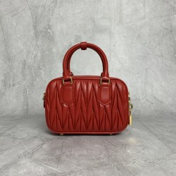 p8805BB123 big red M new too pretty bowling handbags imported lambskin classic brand iconic Matelasse texture embroidery vintage frosted hardware retains the proper sense of playfulness bag type overall stiff and shaped full of personality can be sweet sa
