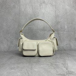 P8805BC146 white M this year's most special style biker bag using top imported lambskin leather soft cotton satin lining multi-pocket design blurring the boundaries of functionality and decorative personality distinctive can manage a variety of styles can