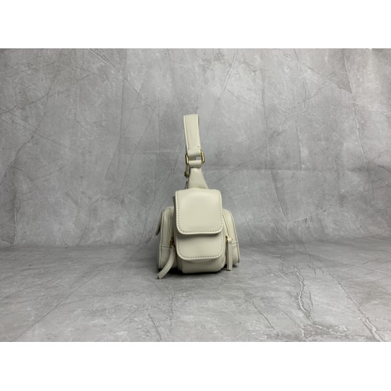 P8805BC146 white M this year's most special style biker bag using top imported lambskin leather soft cotton satin lining multi-pocket design blurring the boundaries of functionality and decorative personality distinctive can manage a variety of styles can