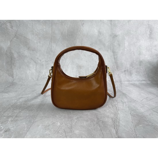 P6805BC125 Cognac soft cowhide leather with an aged effect gives the Wander a new modern elegance combining a refined silhouette with the bold experimental spirit of Miu Miu lcons Removable shoulder strap Gold-tone hardware Zipper closure Strap lining Eng