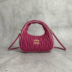 P7005BC125 Rose white side M new MiuWander handbags new bold color scheme using imported lambskin classic brand iconic Matelasse texture embroidery vintage frosted hardware using the round lone curves to retain the proper sense of playfulness the bag type