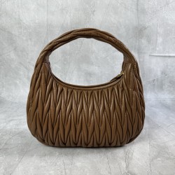 P8505BC108M new MiuWander handbags imported lambskin classic brand iconic Matelasse texture embroidery vintage frosted hardware using the curve of the round lone retained the right sense of playfulness bag type overall stiff and shaped full of personality