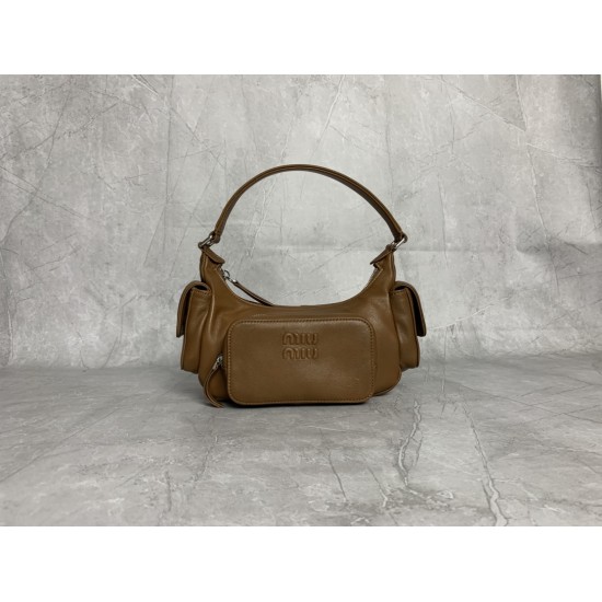 P8805BC146 brown M this year's most special style biker bag using top imported lambskin leather soft cotton satin lining multi-pocket design blurring the boundaries of functionality and decorative personality distinctive can manage a variety of styles can