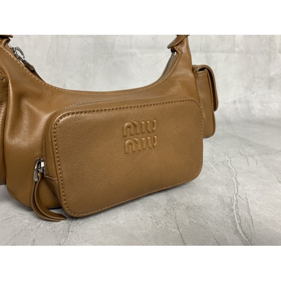 P8805BC146 brown M this year's most special style biker bag using top imported lambskin leather soft cotton satin lining multi-pocket design blurring the boundaries of functionality and decorative personality distinctive can manage a variety of styles can