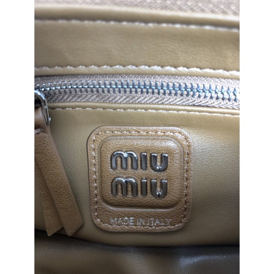 P8805BC146 brown M this year's most special style biker bag using top imported lambskin leather soft cotton satin lining multi-pocket design blurring the boundaries of functionality and decorative personality distinctive can manage a variety of styles can