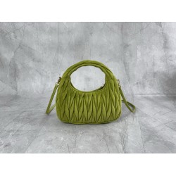 P6505BC125 Ivy green M new MiuWander handbags imported lambskin classic brand iconic Matelasse texture embroidery vintage brushed hardware using the round lonely curve to retain the proper sense of playfulness bag type overall hard and stylish full of per