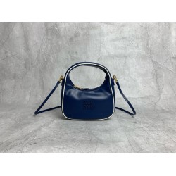 P7005BC125 blue with white MiuMi new MiuWander handbags new bold color scheme using the top imported calfskin leather vintage frosted hardware using the round lone curve to retain the playful sense of expression of sports elegance style and contemporary v