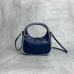 P7005BC125 blue with white MiuMi new MiuWander handbags new bold color scheme using the top imported calfskin leather vintage frosted hardware using the round lone curve to retain the playful sense of expression of sports elegance style and contemporary v