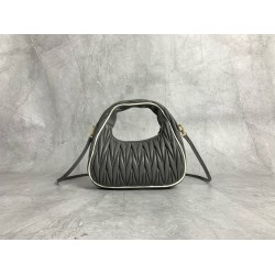 P7005BC125 Gray with white edges M new MiuWander handbags new bold color scheme using imported lambskin classic brand iconic Matelasse texture embroidery vintage frosted hardware using the curve of the round lone retained the playful sense of the bag type
