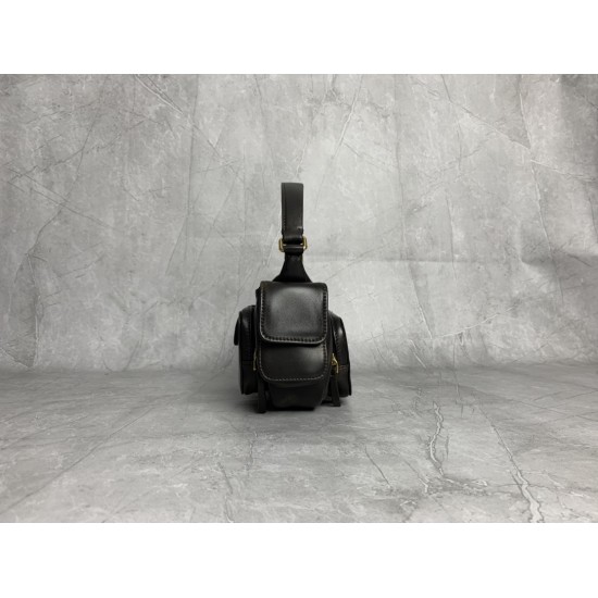 P8805BC146 retro M this year's most special style biker bag using top imported lambskin leather soft cotton satin lining multi-pocket design blurring the boundaries of functionality and decorative personality distinctive can manage a variety of styles can