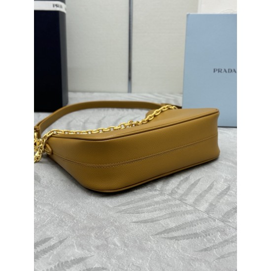 F540 with counter counter version of the full set of packaging exclusive customized new color caramel new upgraded version of the 1BC204 cross shoulder strap removable this versatile handbag using clean lines and classic detail design with removable chain