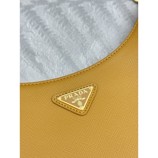 F540 with counter counter version of the full set of packaging exclusive customized new color caramel new upgraded version of the 1BC204 cross shoulder strap removable this versatile handbag using clean lines and classic detail design with removable chain