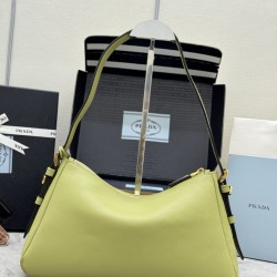 F690 with counter counter version of the full set of packaging exclusive customized new Aimee underarm bag 1BC229 small this leather Hobo underarm bag design temperament simple imported calfskin front metal triangle enamel logo with removable leather shou