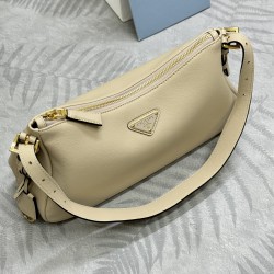 F690 with counter counter version of the full set of packaging exclusive customized new Aimee underarm bag 1BC229 small this leather Hobo underarm bag design temperament simple imported calfskin front metal triangle enamel logo with removable leather shou