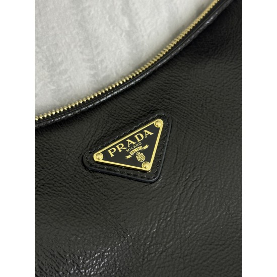 F670 with counter counter version of the full set of packaging exclusive customized new Aimee underarm bag wrinkled patent leather 1BC229 small this leather Hobo underarm bag design temperament simple imported calfskin front metal triangle enamel logo wit