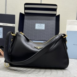 F690 with counter counter version of the full set of packaging exclusive customized new Aimee underarm bag 1BC229 small this leather Hobo underarm bag design temperament simple imported calfskin front metal triangle enamel logo with removable leather shou