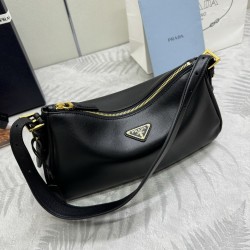 F690 with counter counter version of the full set of packaging exclusive customized new Aimee underarm bag 1BC229 small this leather Hobo underarm bag design temperament simple imported calfskin front metal triangle enamel logo with removable leather shou