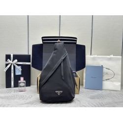 2vz092 Nylon Chest Bag Arrives