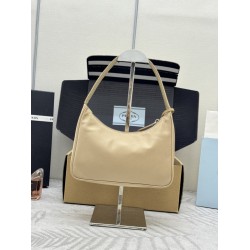F240 with a full set of the right version of the counter packaging exclusive custom pop-up cloth shoulder armpit bag silver hardware 1NE515HOBO2000 Kendall with the same models of women's nylon shoulder bag using imported original parachute fabric lightwe