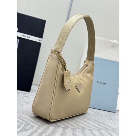 F240 with a full set of the right version of the counter packaging exclusive custom pop-up cloth shoulder armpit bag silver hardware 1NE515HOBO2000 Kendall with the same models of women's nylon shoulder bag using imported original parachute fabric lightwe